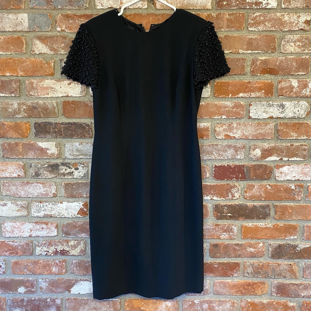 Womens size 8 black short sleeved cocktail dress
